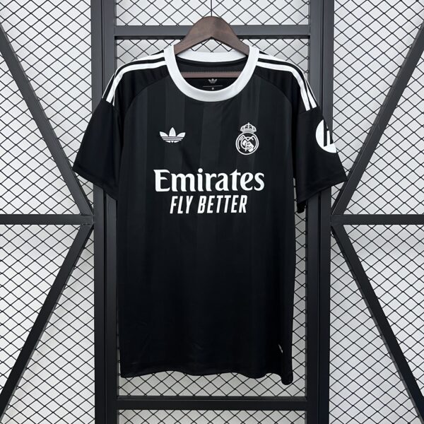 Real Madrid 2025/26 EDICIÓN ESPECIAL