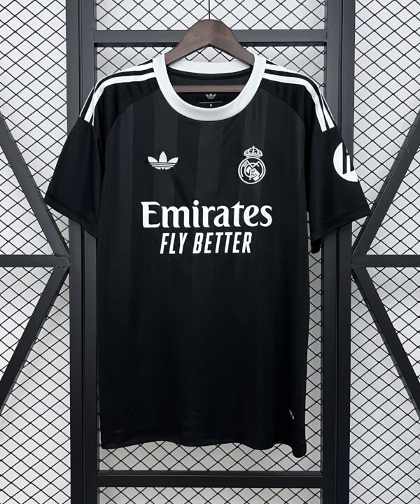 Real Madrid 2025/26 EDICIÓN ESPECIAL