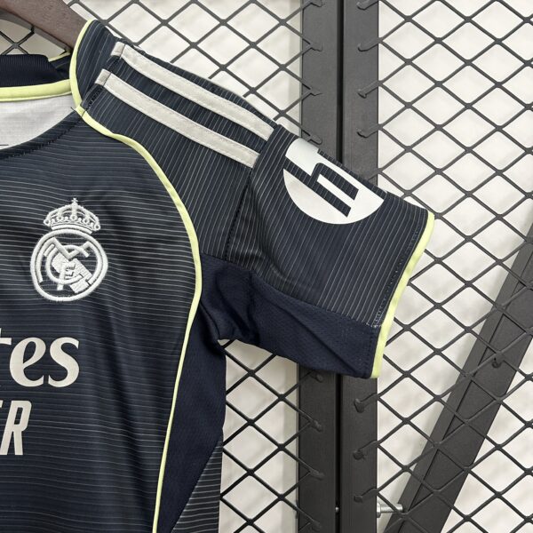 Conjunto Niño Real Madrid 2025/26 - Imagen 3